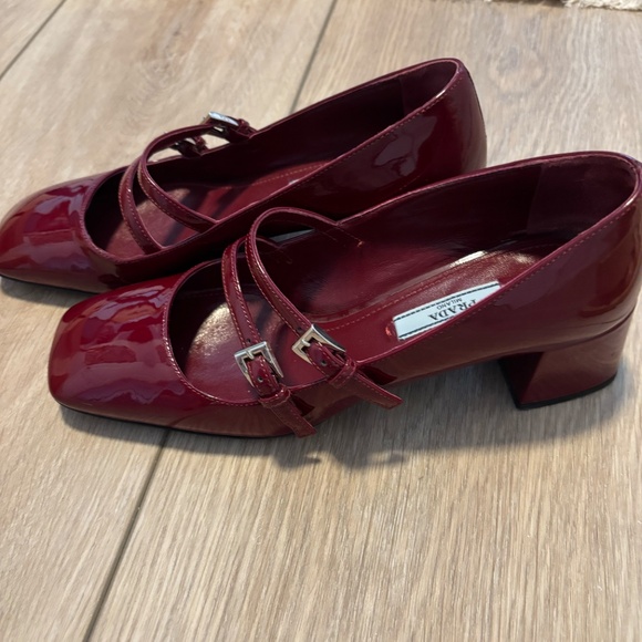 Prada Vernice Porpora Square Toe Mary Jane Pump with straps. - Picture 3 of 8